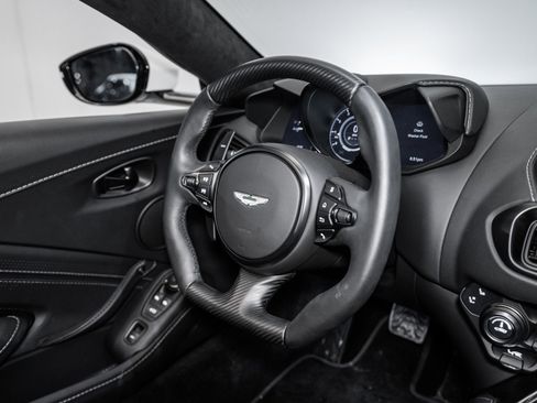 Used 2023 Aston Martin V8 Vantage Roadster image 42
