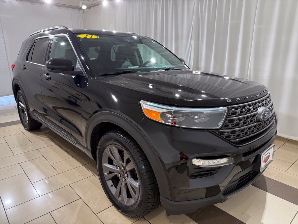 Used 2024 Ford Explorer XLT w/ Equipment Group 202A AWD/4WD image 7
