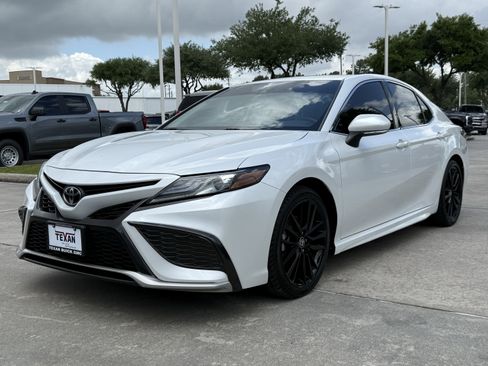 Used 2021 Toyota Camry XSE FWD image 9