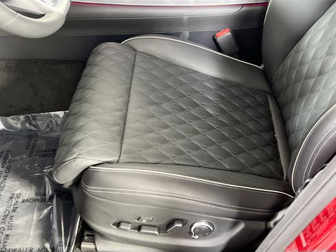 Used 2025 Genesis GV70 3.5T Sport w/ Sport Advanced Package image 19