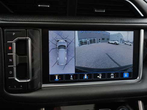 Used 2021 GMC Yukon XL Denali w/ Denali Premium Package image 33