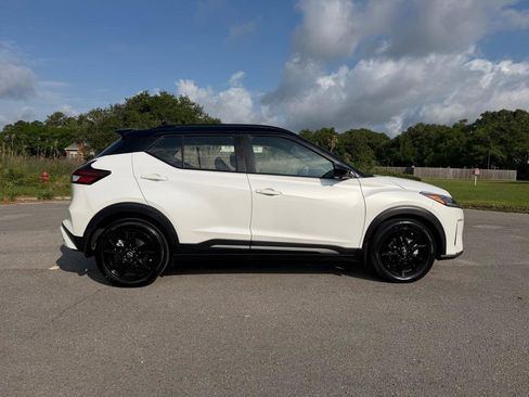 Used 2022 Nissan Kicks SR FWD image 6