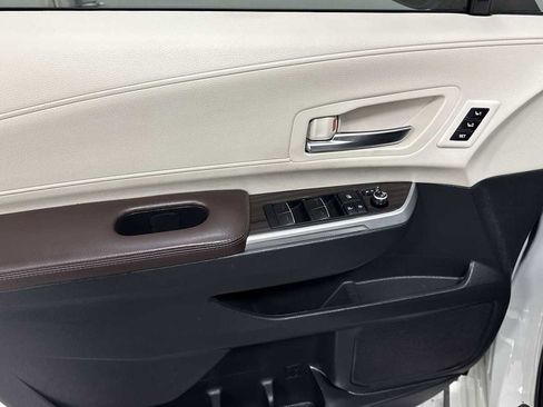 Certified 2021 Toyota Sienna Platinum image 15