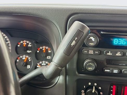 Used 2005 Chevrolet Tahoe LS image 16