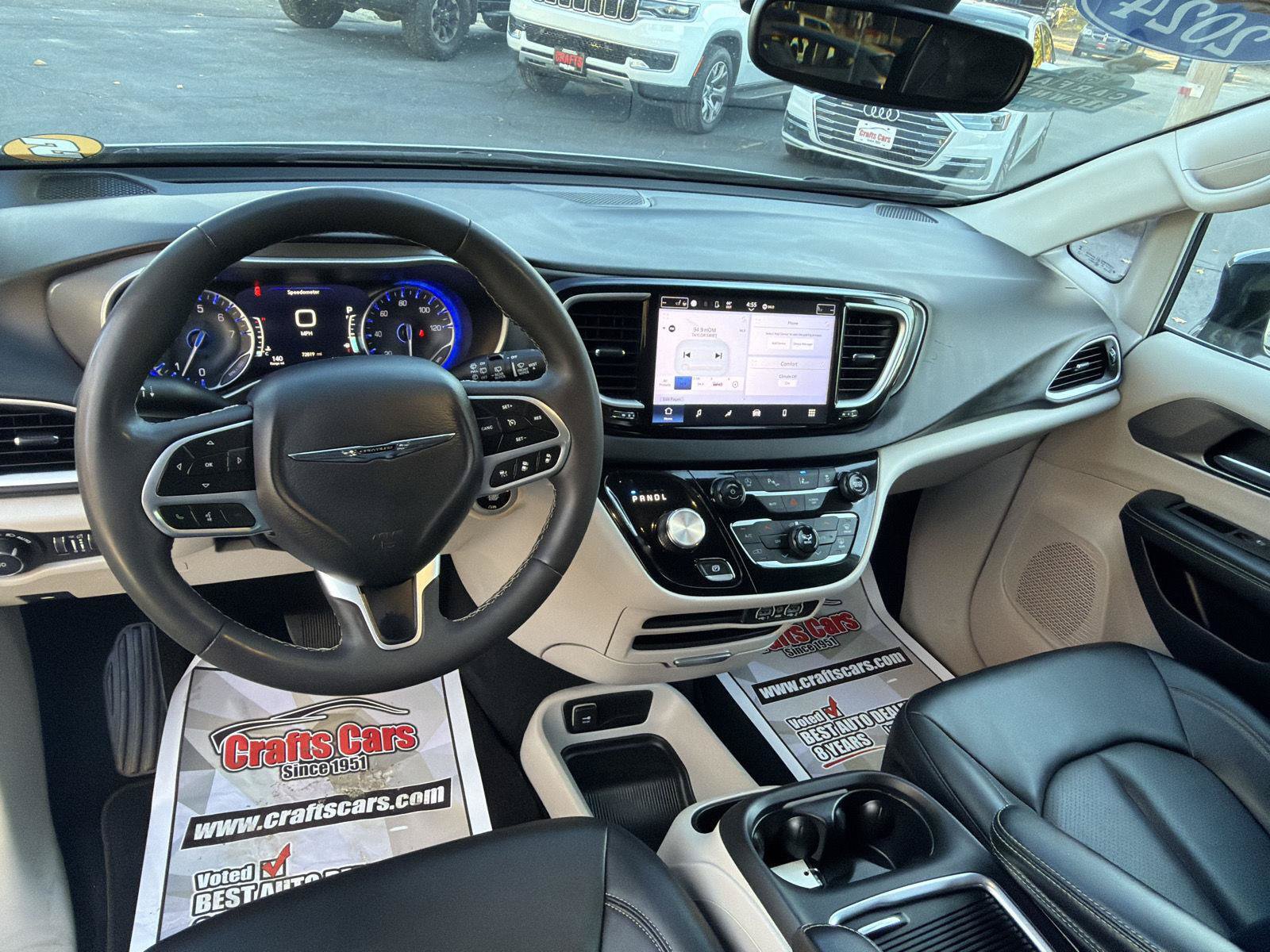 Used 2024 Chrysler Pacifica Touring-L FWD image 13