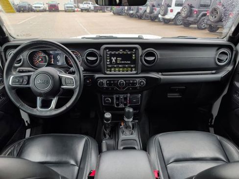 Used 2022 Jeep Wrangler Unlimited Sahara w/ Cold Weather Group AWD/4WD image 16