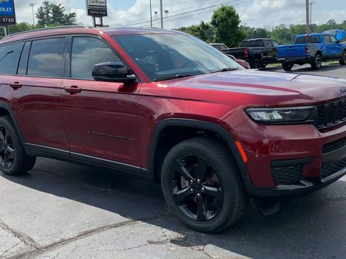 Used 2023 Jeep Grand Cherokee L Laredo AWD/4WD image 2