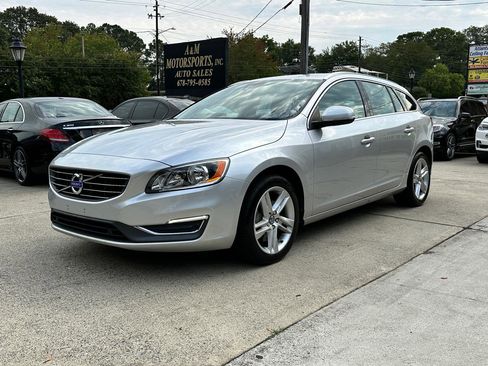 Used 2015 Volvo V60 T5 Platinum image 4