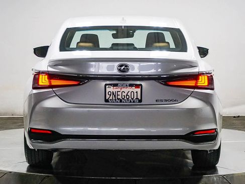 Used 2024 Lexus ES 300h w/ Premium Package image 9