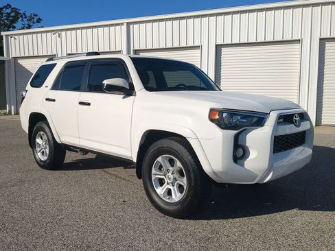 Used 2019 Toyota 4Runner SR5 image 3