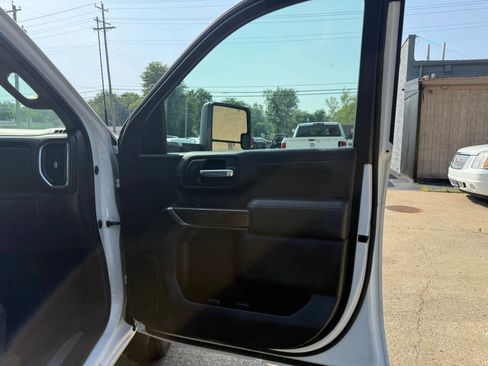 Used 2022 Chevrolet Silverado 3500 LT w/ Convenience Package image 22