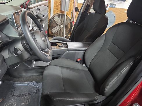 Used 2023 Nissan Rogue S image 14