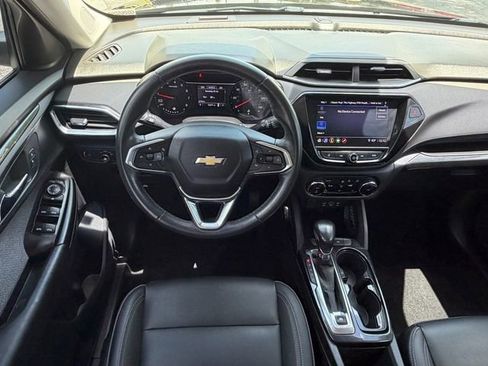 Used 2021 Chevrolet TrailBlazer LT w/ Premium Seating Package FWD image 15