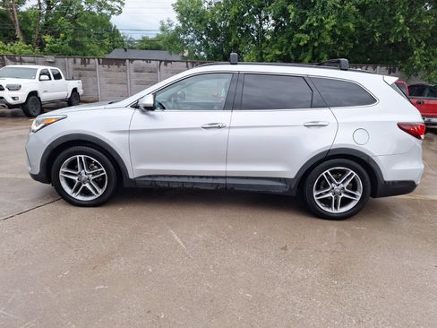 Used 2017 Hyundai Santa Fe FWD image 3