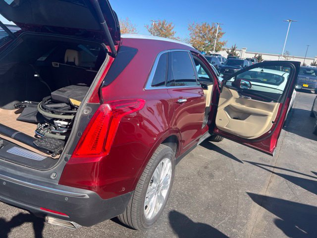 Used 2017 Cadillac XT5 Premium Luxury w/ Driver Assist Package AWD/4WD image 4