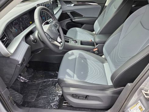 New 2026 Volkswagen Tiguan SE AWD/4WD image 6