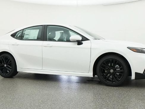 Used 2026 Toyota Camry SE FWD image 34