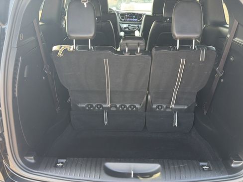 Used 2025 Chrysler Pacifica Select FWD image 20