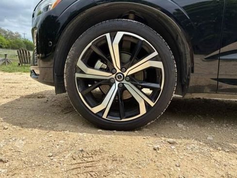 Used 2023 Volvo XC60 B5 Ultimate w/ Climate Package FWD image 11