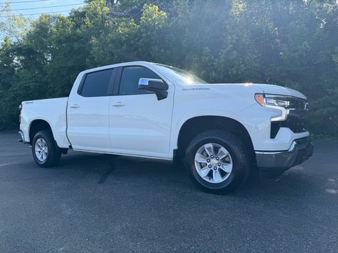 Used 2025 Chevrolet Silverado 1500 LT AWD/4WD image 2
