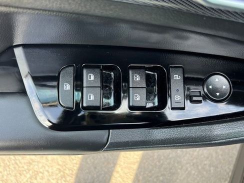 Used 2025 Kia Sportage SX AWD/4WD image 18