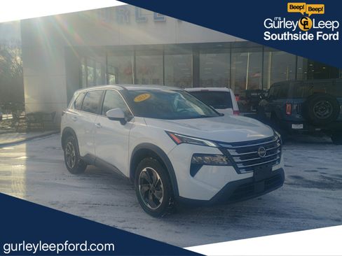 Used 2024 Nissan Rogue SV image 1