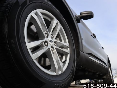 Used 2022 Ford Explorer XLT w/ Equipment Group 202A image 10