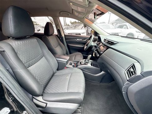 Used 2018 Nissan Rogue S image 27