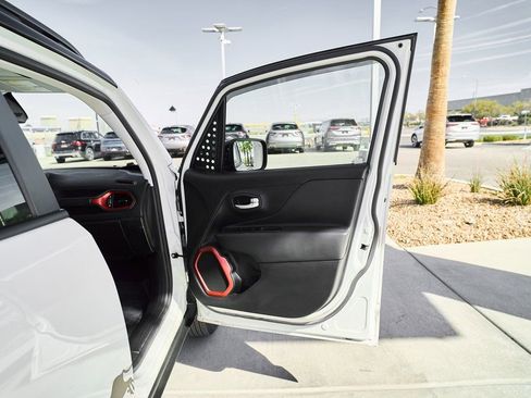 Used 2023 Jeep Renegade Trailhawk image 12