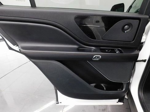 Used 2023 Lincoln Aviator Reserve image 28