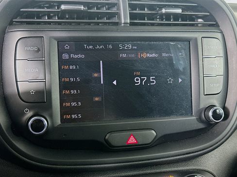Used 2025 Kia Soul LX w/ LX Technology Package FWD image 21