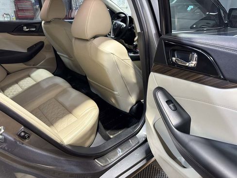 Used 2017 Nissan Maxima Platinum image 23