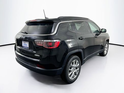 Used 2022 Jeep Compass Latitude AWD/4WD image 5
