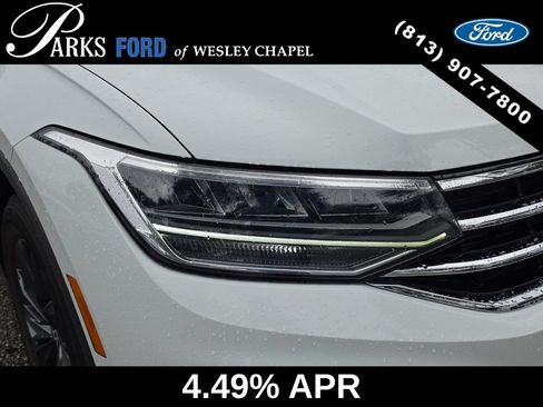 Used 2024 Volkswagen Tiguan SE w/ Panoramic Sunroof Package FWD image 7