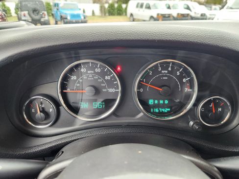 Used 2015 Jeep Wrangler Unlimited Sahara w/ Connectivity Group AWD/4WD image 27