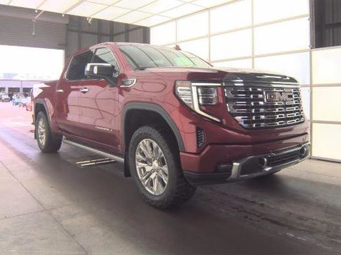 Used 2022 GMC Sierra 1500 Denali w/ Technology Package AWD/4WD image 3