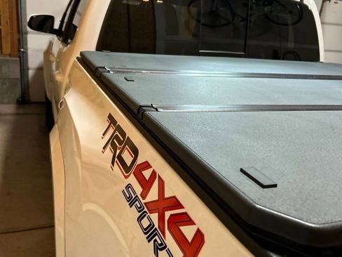 Used 2017 Toyota Tacoma TRD Sport w/ Premium & Technology Package image 5