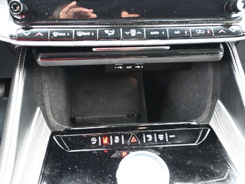 Used 2024 Jeep Wagoneer Series II w/ Flexible Seating Group RWD image 16