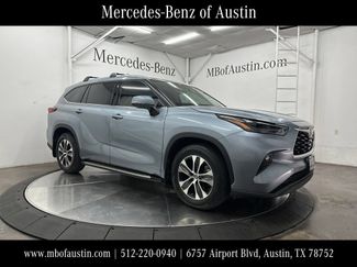 Used 2022 Toyota Highlander XLE AWD/4WD video 1