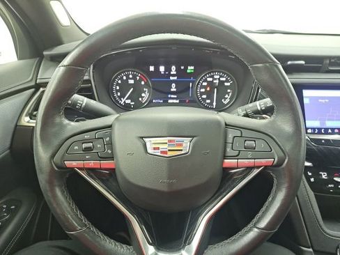 Used 2023 Cadillac XT6 Premium Luxury w/ Technology Package AWD/4WD image 9