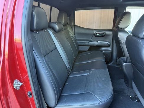 Used 2018 Toyota Tacoma TRD Sport image 32