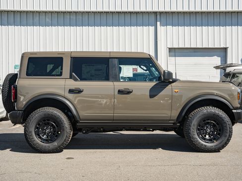 New 2026 Ford Bronco Badlands AWD/4WD image 3