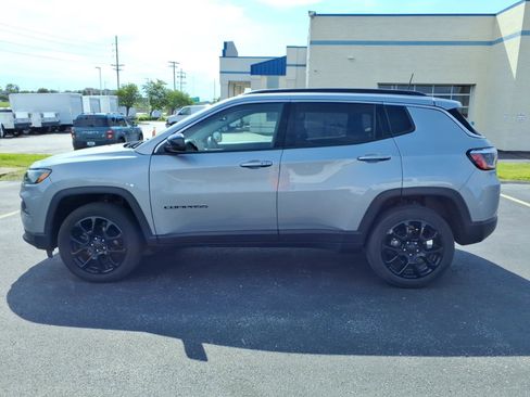 Used 2022 Jeep Compass Latitude AWD/4WD image 4