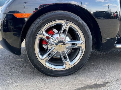 Used 2005 Chevrolet SSR w/ Preferred Equipment Group image 31
