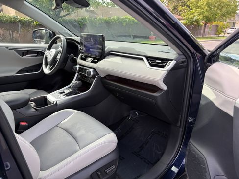 Used 2023 Toyota RAV4 Limited AWD/4WD image 29