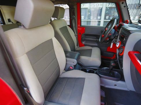 Used 2010 Jeep Wrangler Unlimited Sport AWD/4WD image 17