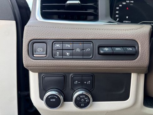 Used 2022 GMC Yukon Denali RWD image 25