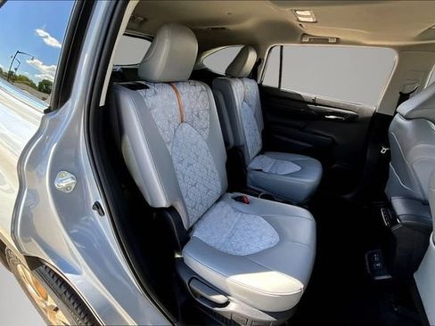 Used 2022 Toyota Highlander Bronze Edition AWD/4WD image 25