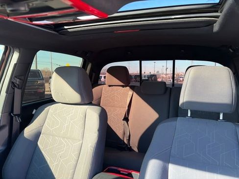 Used 2017 Toyota Tacoma TRD Off-Road image 32