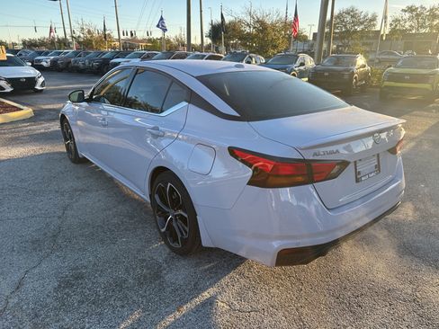 Certified 2025 Nissan Altima 2.5 SR image 8